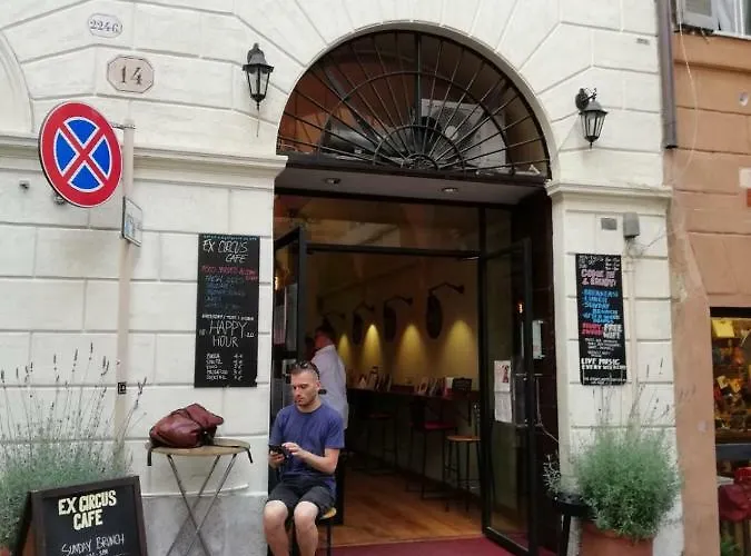 Navona Private